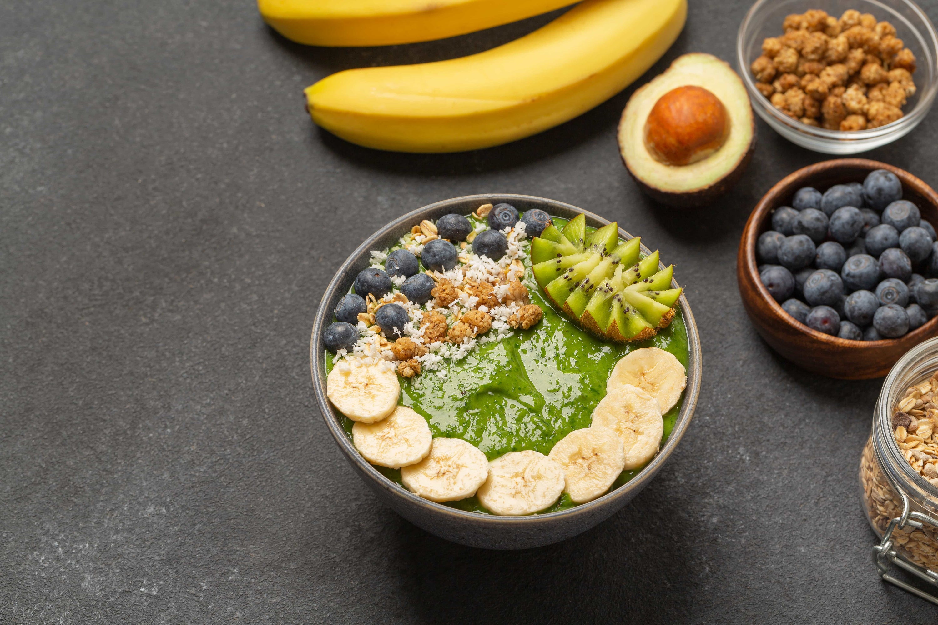 Smoothie Bowl mit Avocado
